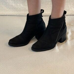 Crown vintage Sz 7.5 leather booties